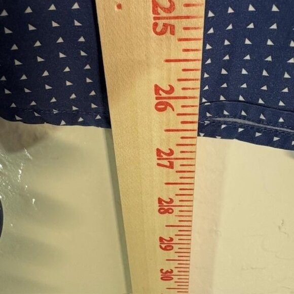 UNTUCKit Shirt Mens Medium Blue Triangle Print Button Down Long Sleeve Casual - Picture 6 of 6